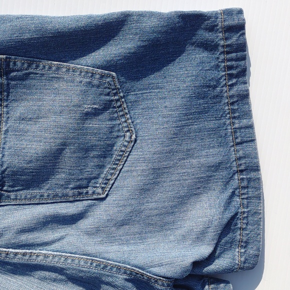 🌜OLD NAVY Mid-Rise Distressed Shorts in Medium Dark Wash - Picture 13 of 16